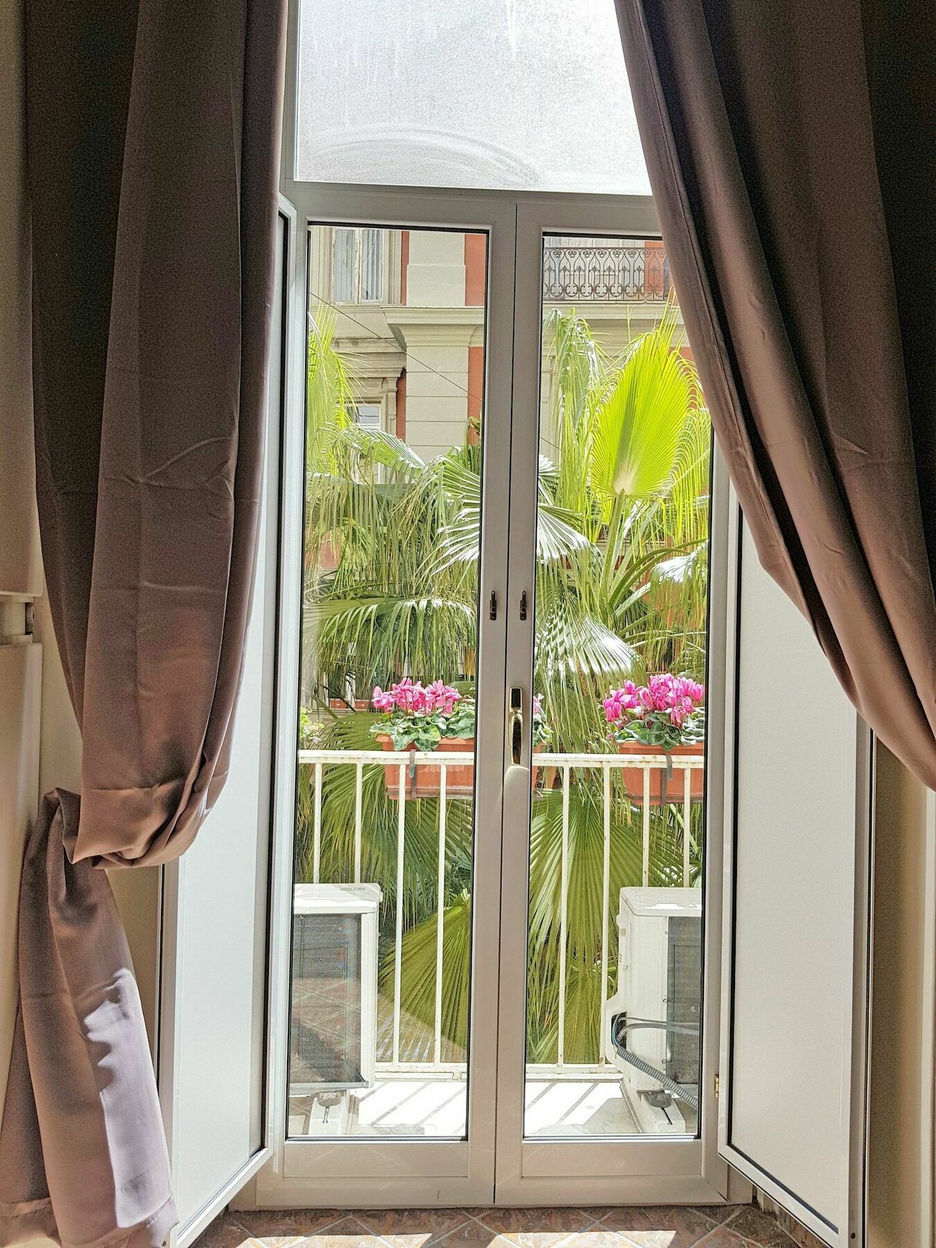 B&B Delle Palme เนเปิลส์ ภายนอก รูปภาพ